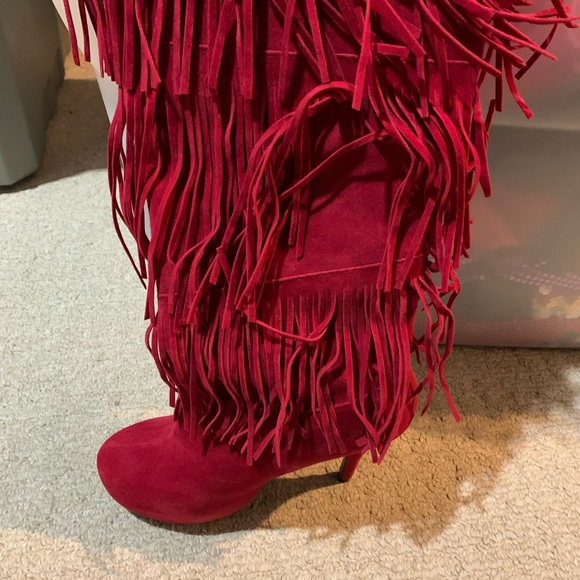 Red boots! - Picture 3 of 3